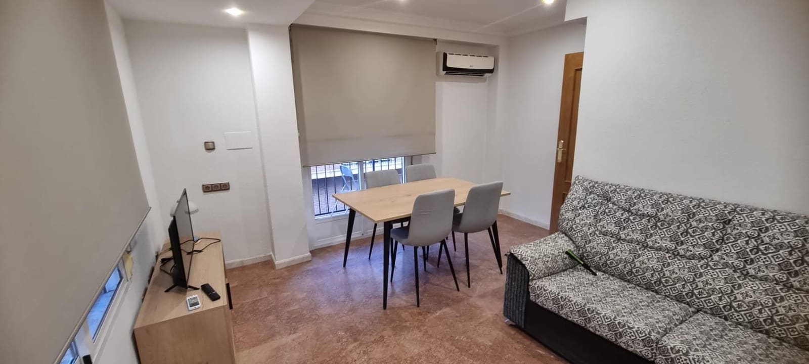 4 bedroom Flat for rent in Elche / Elx - € 1,100 (Ref: 9049025)