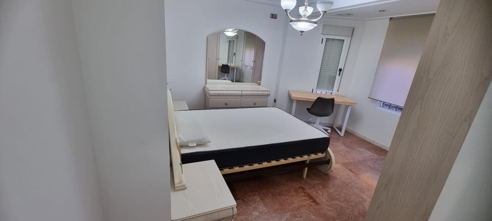 4 bedroom Flat for rent in Elche / Elx - € 1,100 (Ref: 9049025)