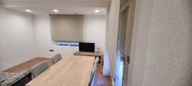 4 bedroom Flat for rent in Altabix, Elche / Elx - € 1,100 (Ref: 9049025)