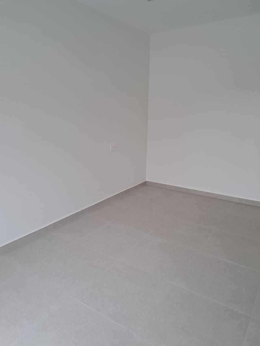 3 makuuhuone Huvila myytävänä paikassa La Romana mukana uima-altaan 
autotalli - 360 000 € (Ref: 9322050)