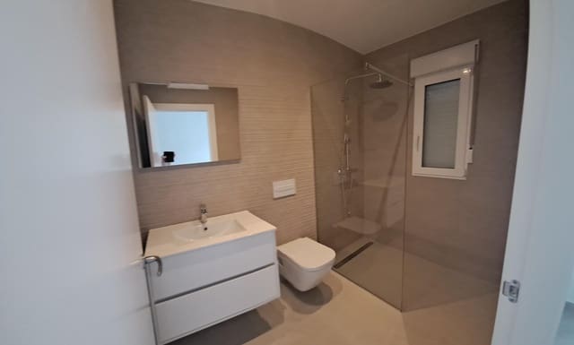 3 makuuhuone Huvila myytävänä paikassa La Romana mukana uima-altaan 
autotalli - 360 000 € (Ref: 9322050)