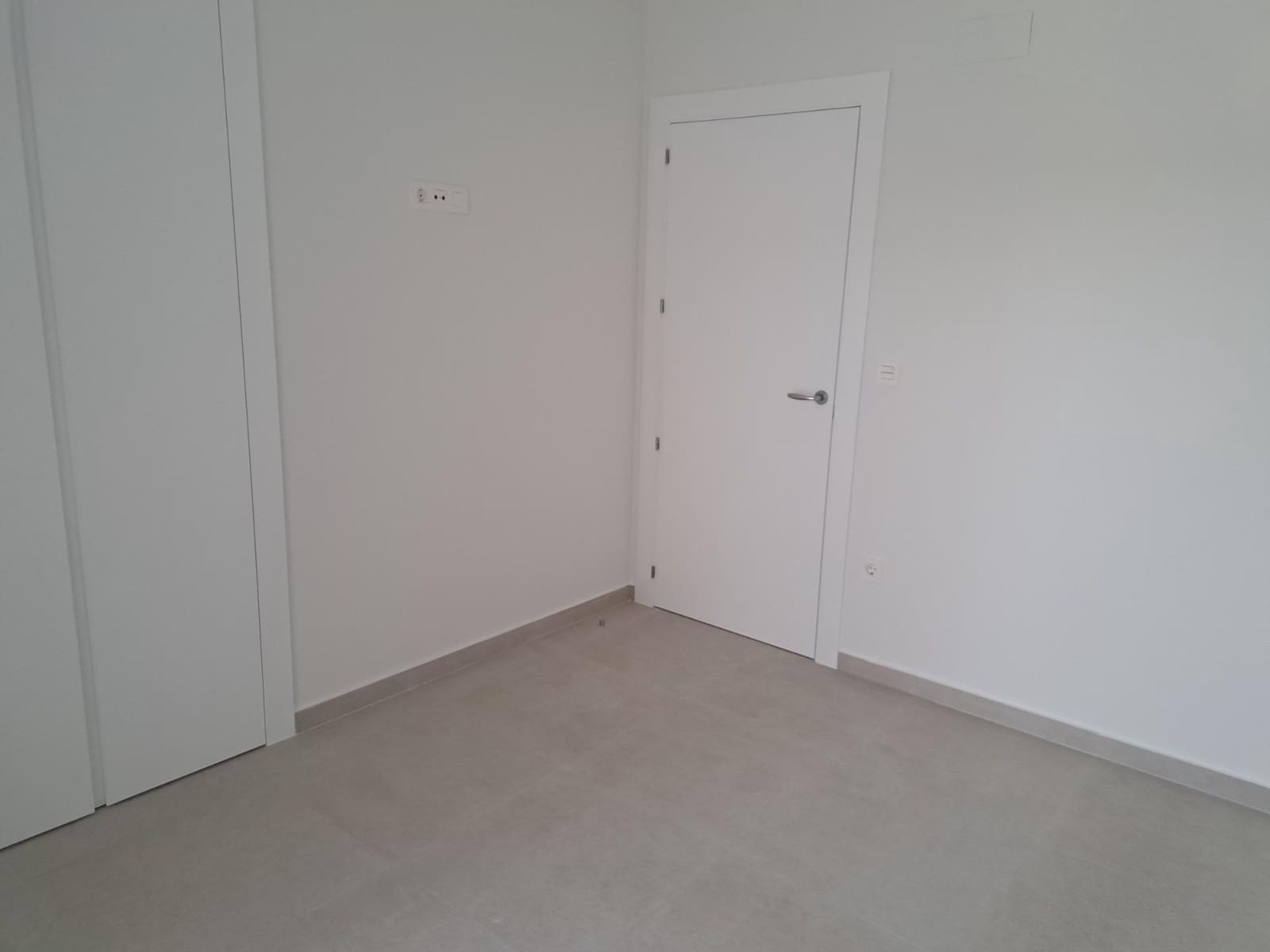 3 makuuhuone Huvila myytävänä paikassa La Romana mukana uima-altaan 
autotalli - 360 000 € (Ref: 9322050)