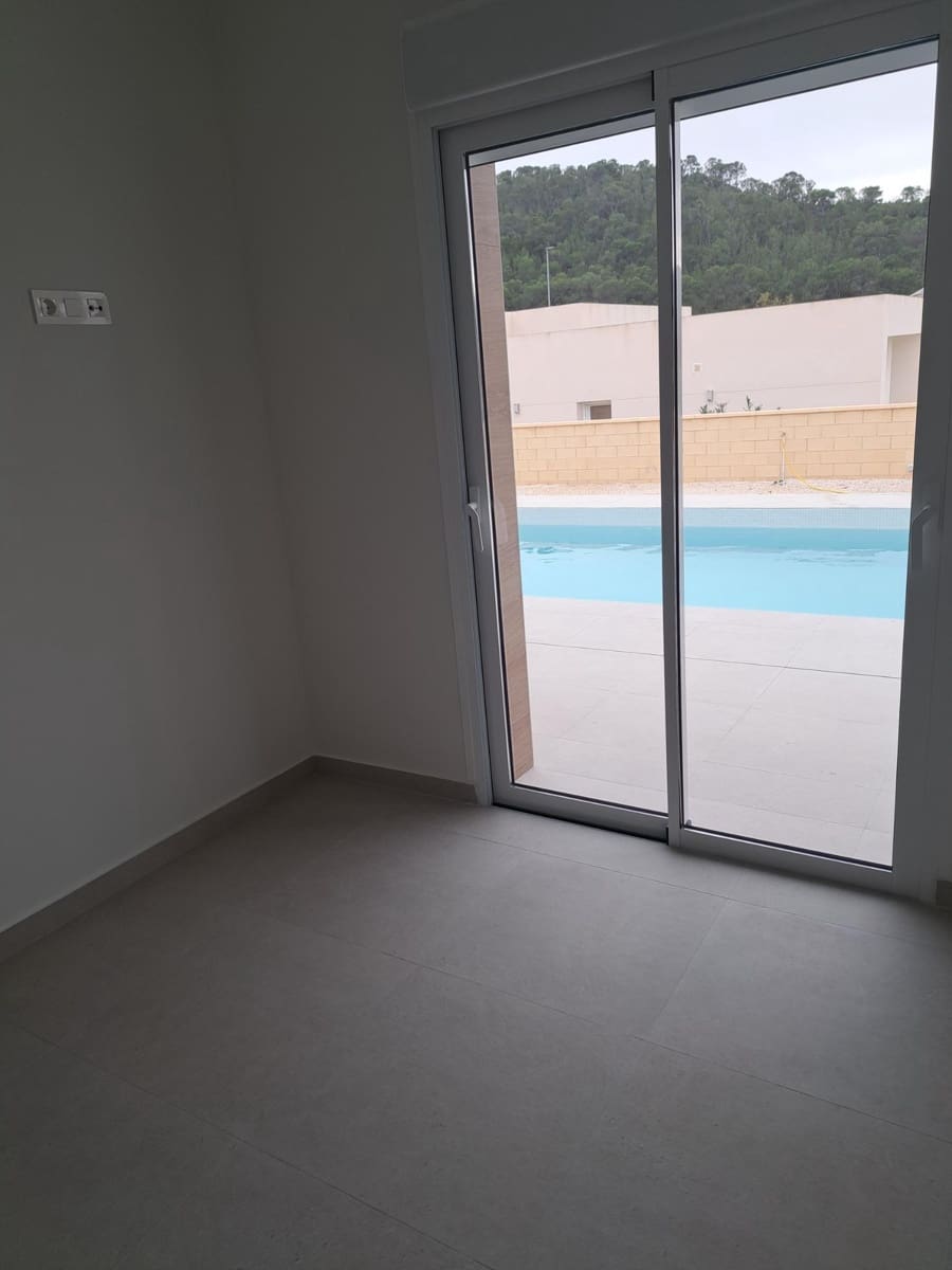 3 bedroom Villa for sale in La Romana with pool garage - € 390,000 (Ref: 9322050)