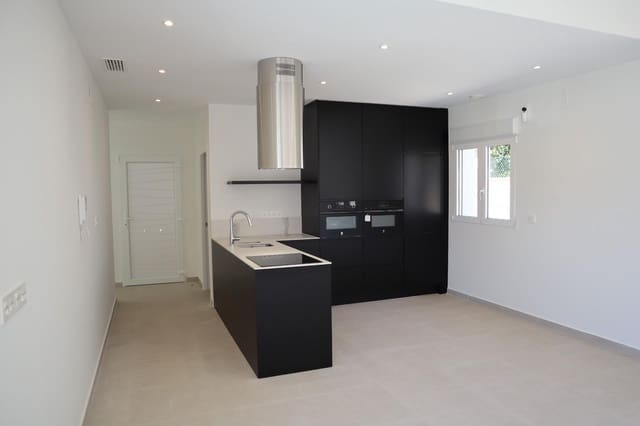 3 soveværelse Villa til salg i La Romana med swimmingpool garage - € 390.000 (Ref: 9322050)