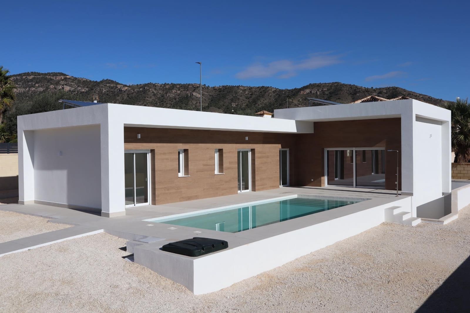 3 bedroom Villa for sale in La Romana with pool garage - € 390,000 (Ref: 9322050)