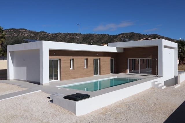 3 soveværelse Villa til salg i La Romana med swimmingpool garage - € 390.000 (Ref: 9322050)