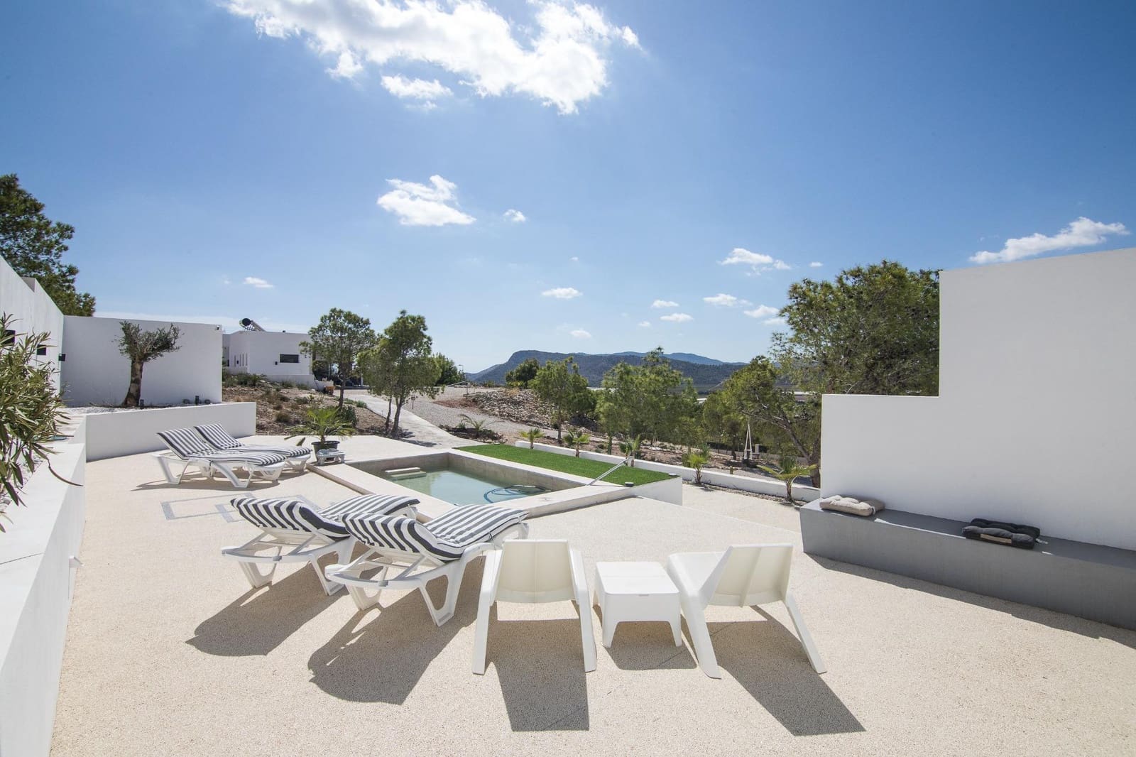 4 makuuhuone Huvila myytävänä paikassa La Romana mukana 
autotalli - 1 050 000 € (Ref: 9377902)