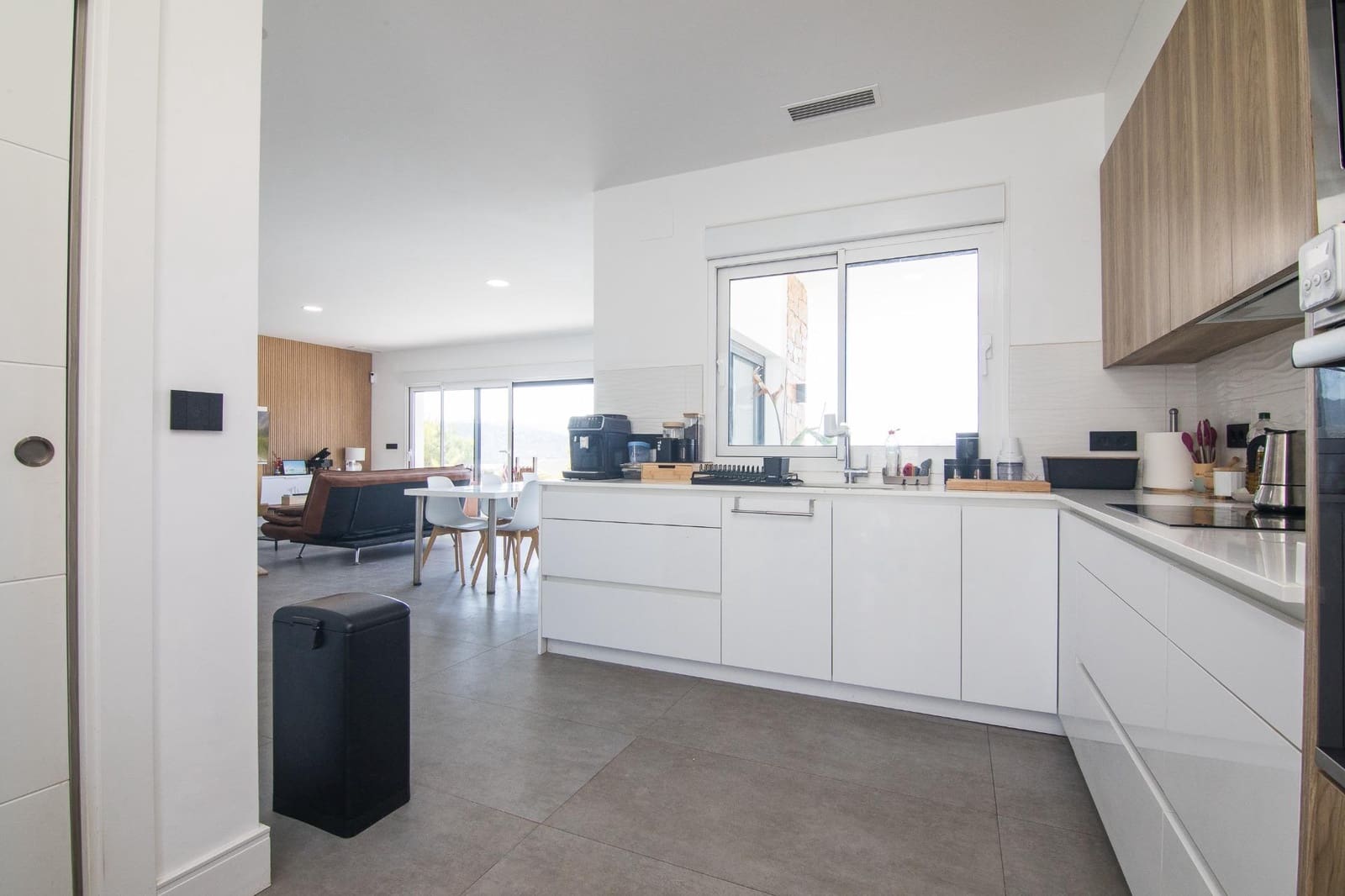 4 makuuhuone Huvila myytävänä paikassa La Romana mukana 
autotalli - 1 050 000 € (Ref: 9377902)