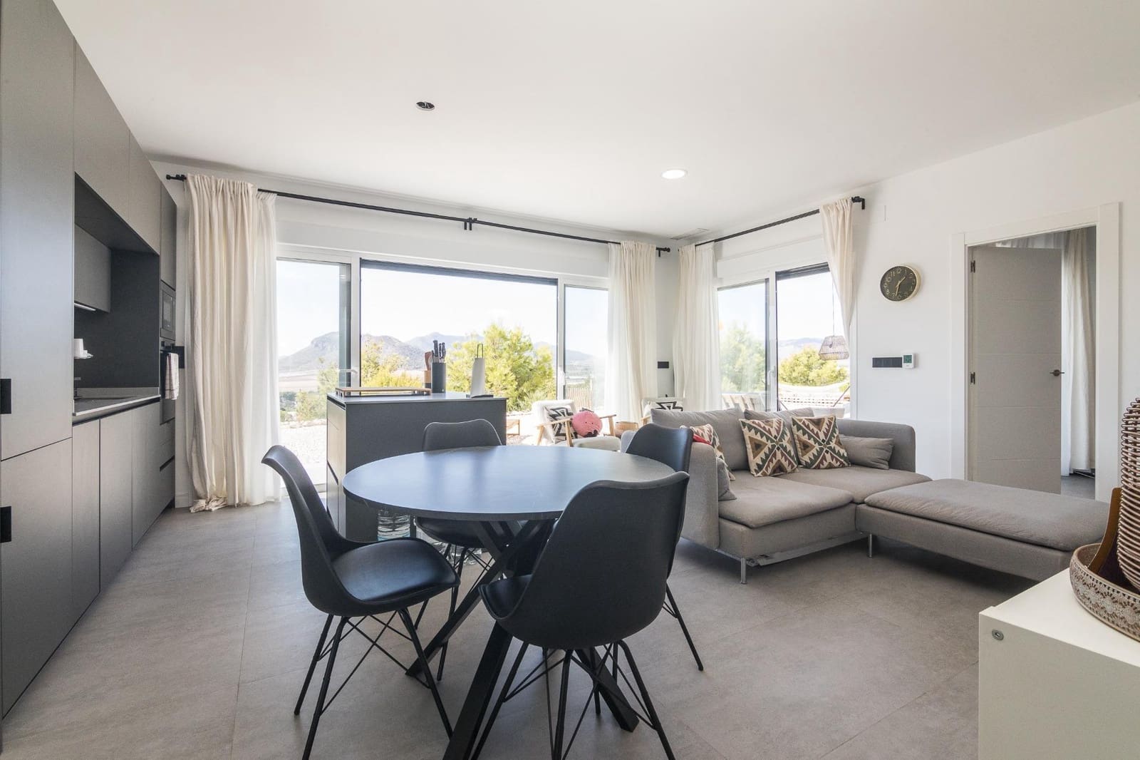 4 makuuhuone Huvila myytävänä paikassa La Romana mukana 
autotalli - 1 050 000 € (Ref: 9377902)