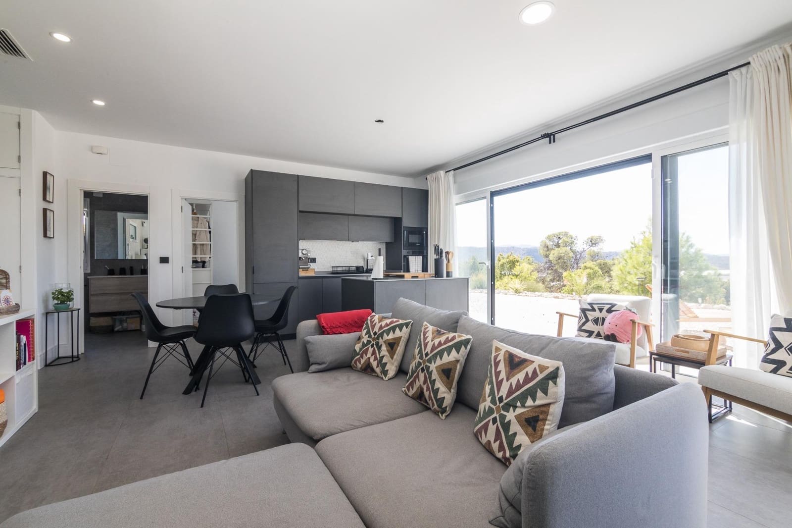 4 makuuhuone Huvila myytävänä paikassa La Romana mukana 
autotalli - 1 050 000 € (Ref: 9377902)