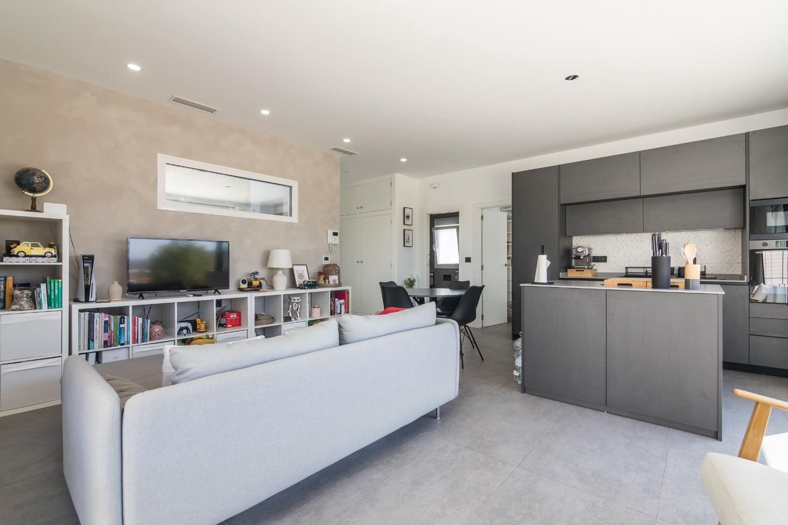 4 makuuhuone Huvila myytävänä paikassa La Romana mukana 
autotalli - 1 050 000 € (Ref: 9377902)