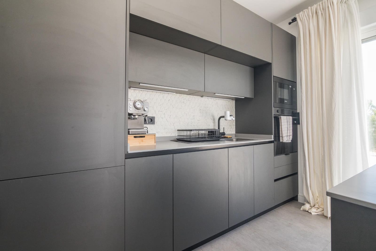 4 makuuhuone Huvila myytävänä paikassa La Romana mukana 
autotalli - 1 050 000 € (Ref: 9377902)