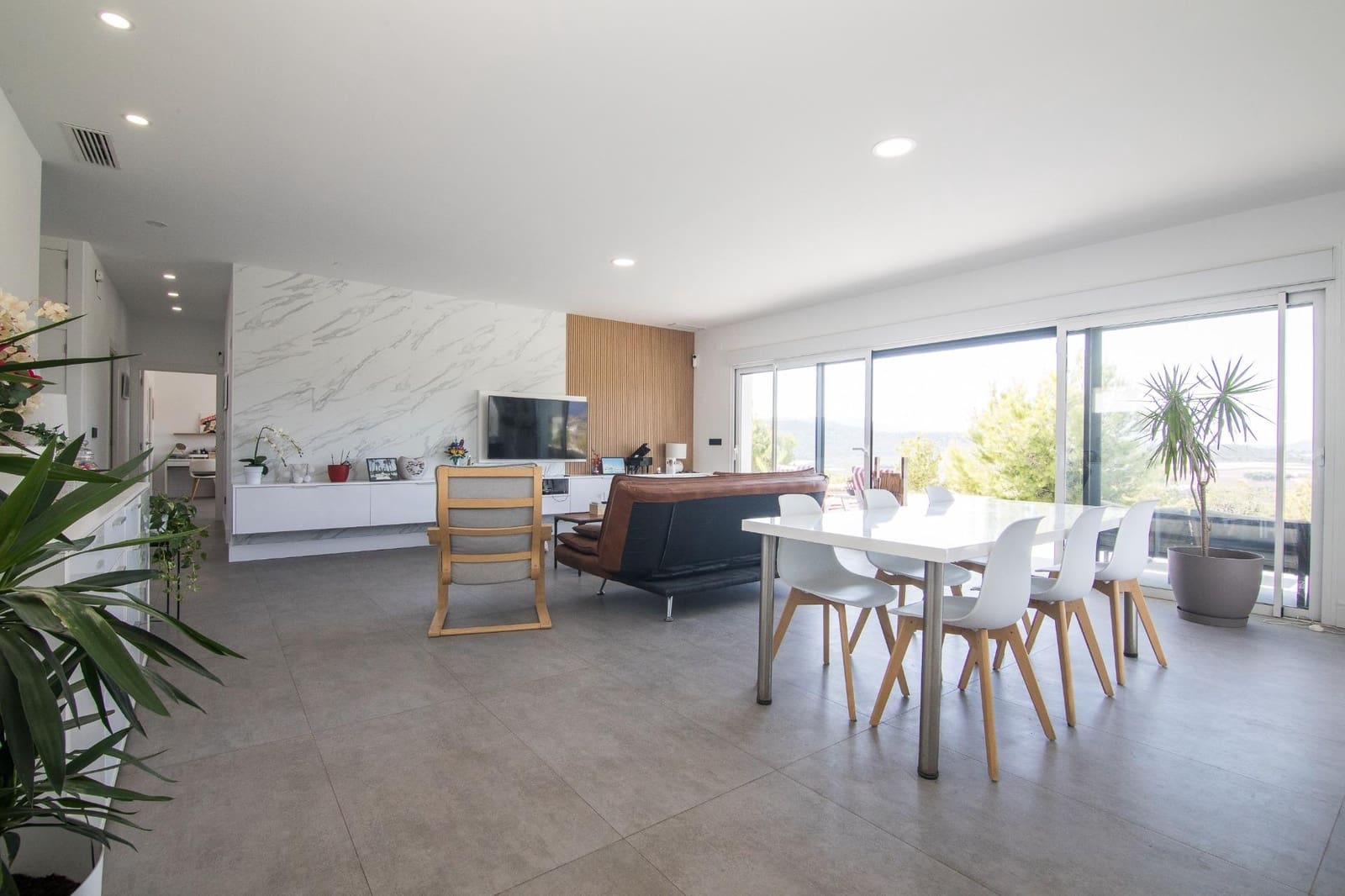 4 makuuhuone Huvila myytävänä paikassa La Romana mukana 
autotalli - 1 050 000 € (Ref: 9377902)