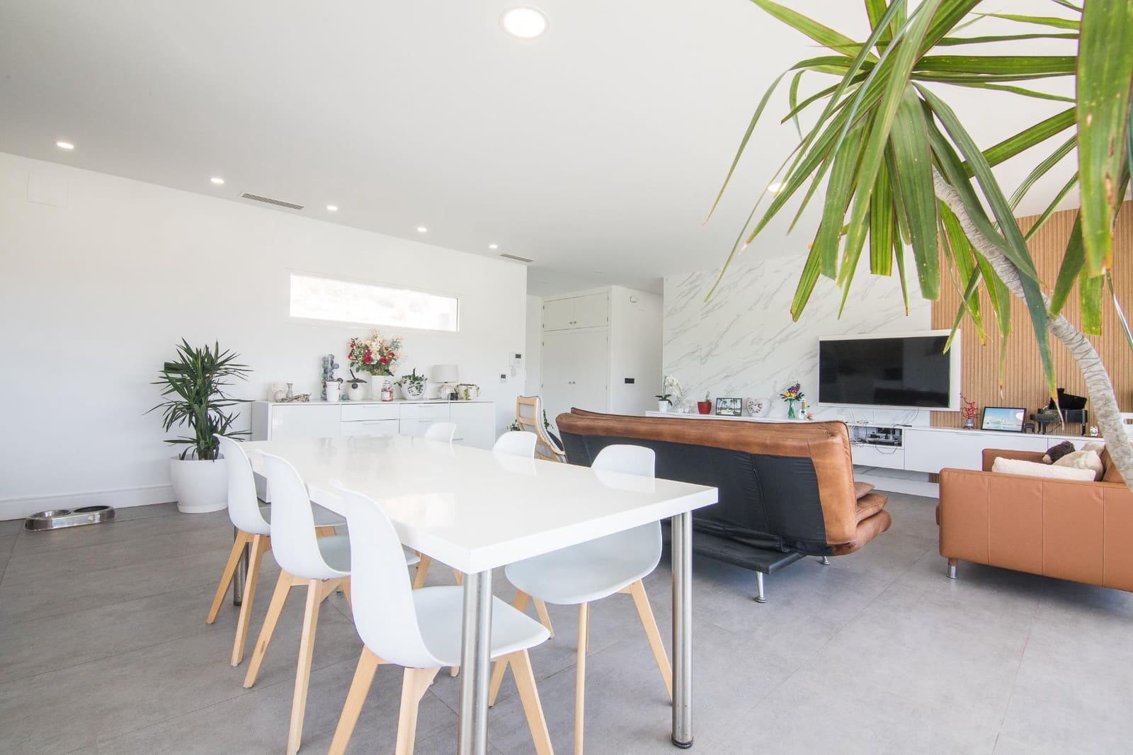 4 makuuhuone Huvila myytävänä paikassa La Romana mukana 
autotalli - 1 050 000 € (Ref: 9377902)