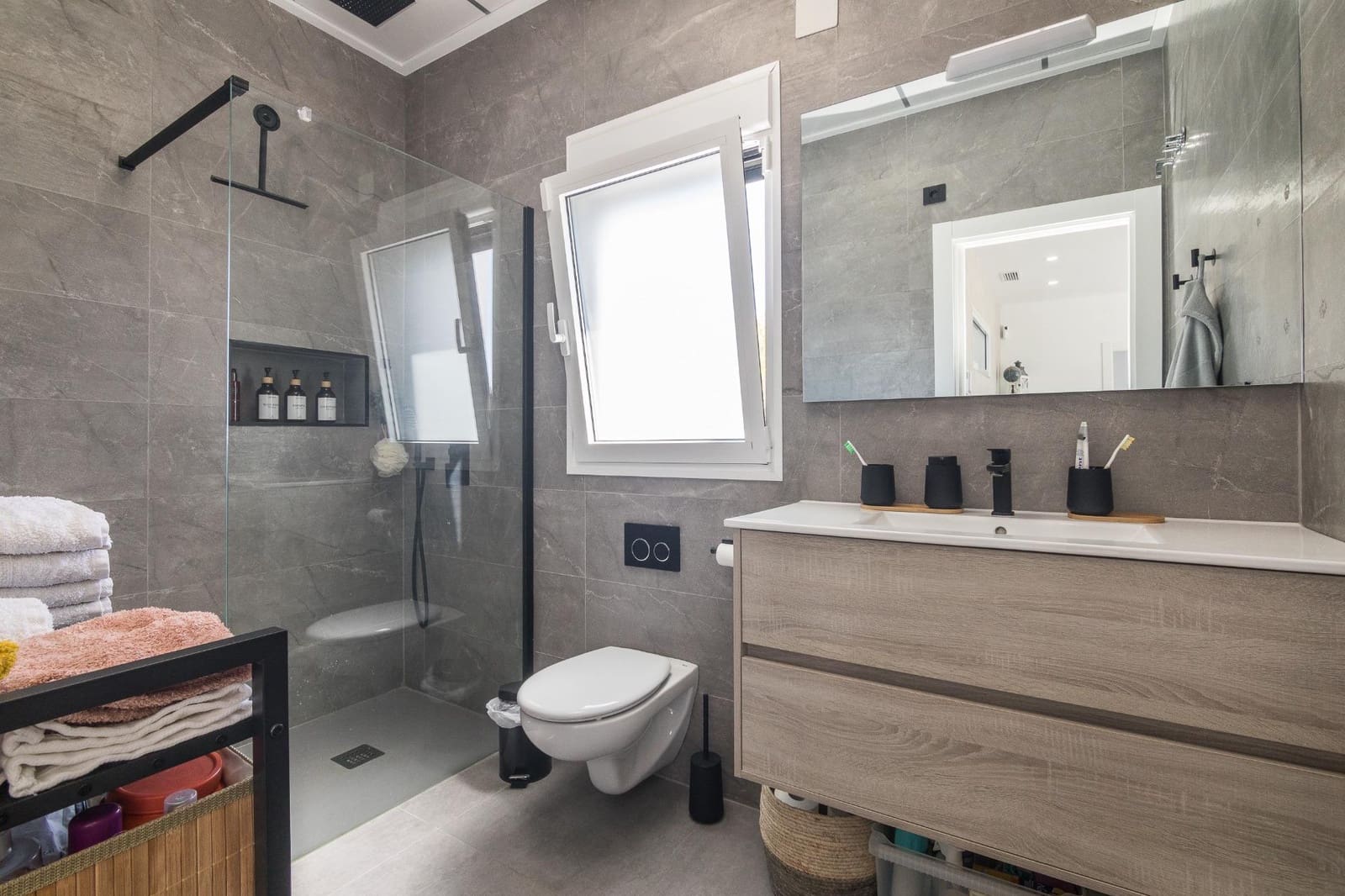 4 makuuhuone Huvila myytävänä paikassa La Romana mukana 
autotalli - 1 050 000 € (Ref: 9377902)