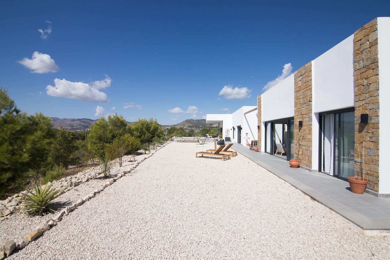 4 makuuhuone Huvila myytävänä paikassa La Romana mukana 
autotalli - 1 050 000 € (Ref: 9377902)