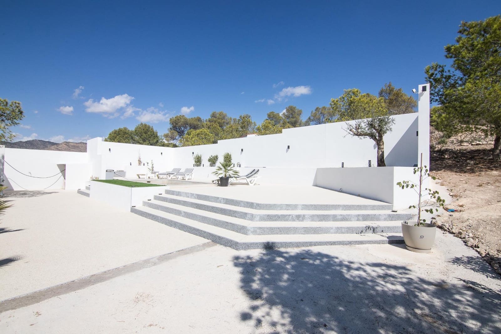 4 makuuhuone Huvila myytävänä paikassa La Romana mukana 
autotalli - 1 050 000 € (Ref: 9377902)