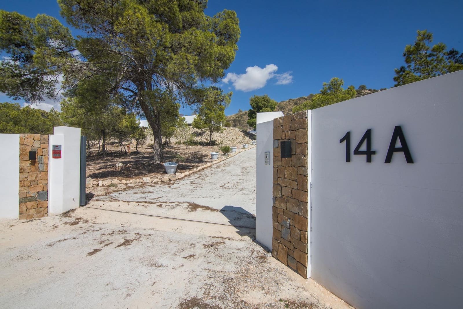 4 makuuhuone Huvila myytävänä paikassa La Romana mukana 
autotalli - 1 050 000 € (Ref: 9377902)