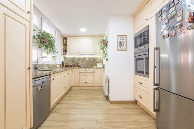 3 quarto Apartamento para venda em Centro, Elche / Elx - 320 000 € (Ref: 9396195)