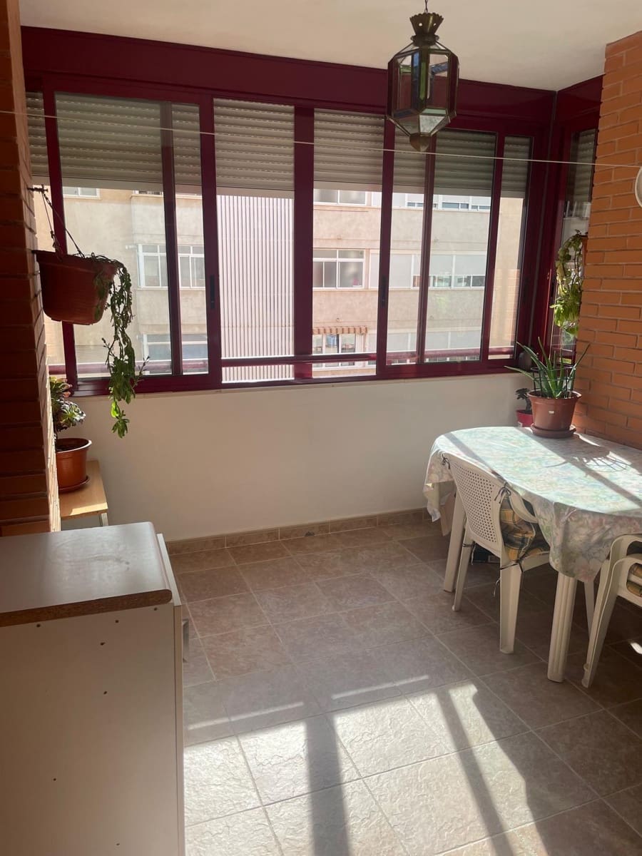 2 bedroom Flat for sale in Alicante / Alacant city with pool garage - € 375,000 (Ref: 9398645)