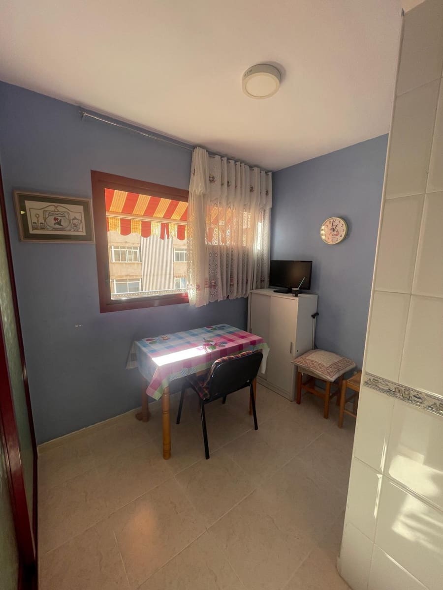 2 bedroom Flat for sale in Alicante / Alacant city with pool garage - € 375,000 (Ref: 9398645)