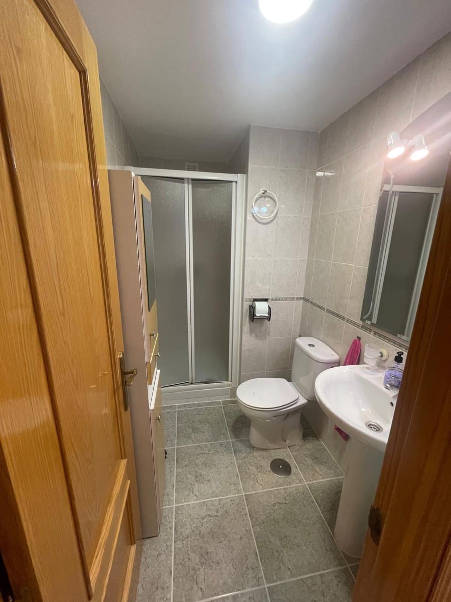 2 bedroom Flat for sale in Alicante / Alacant city with pool garage - € 375,000 (Ref: 9398645)