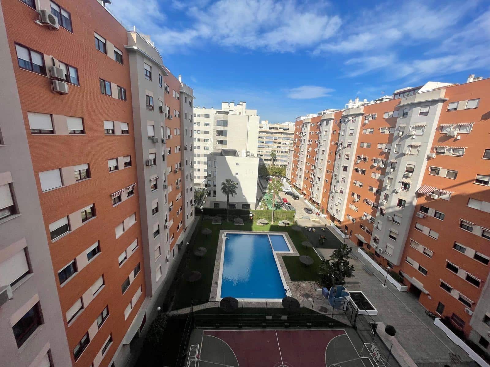 2 bedroom Flat for sale in Alicante / Alacant city with pool garage - € 375,000 (Ref: 9398645)