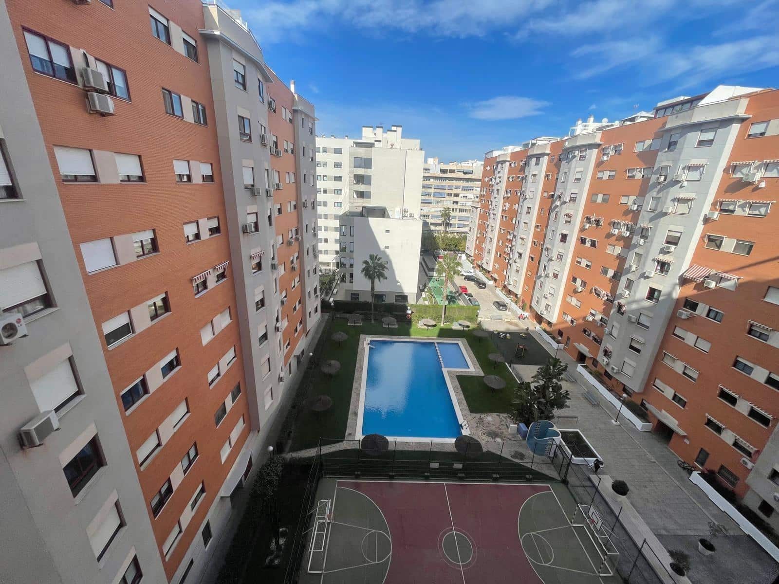 2 bedroom Flat for sale in Alicante / Alacant city with pool garage - € 375,000 (Ref: 9398645)