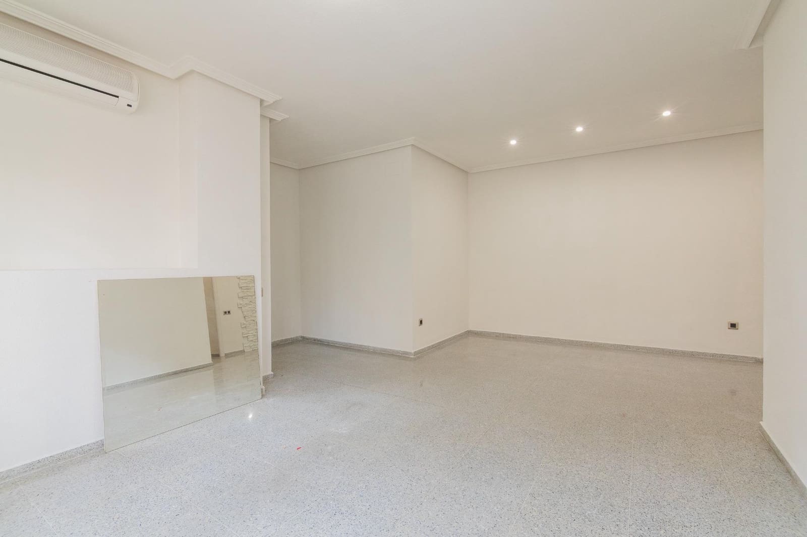 3 bedroom Flat for sale in Elche / Elx - € 158,000 (Ref: 9497543)