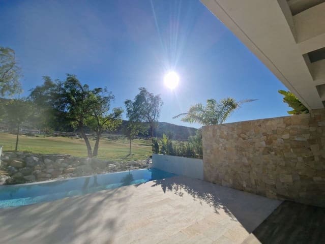 3 soveværelse Villa til salg i Monforte del Cid med swimmingpool - € 795.000 (Ref: 9986974)