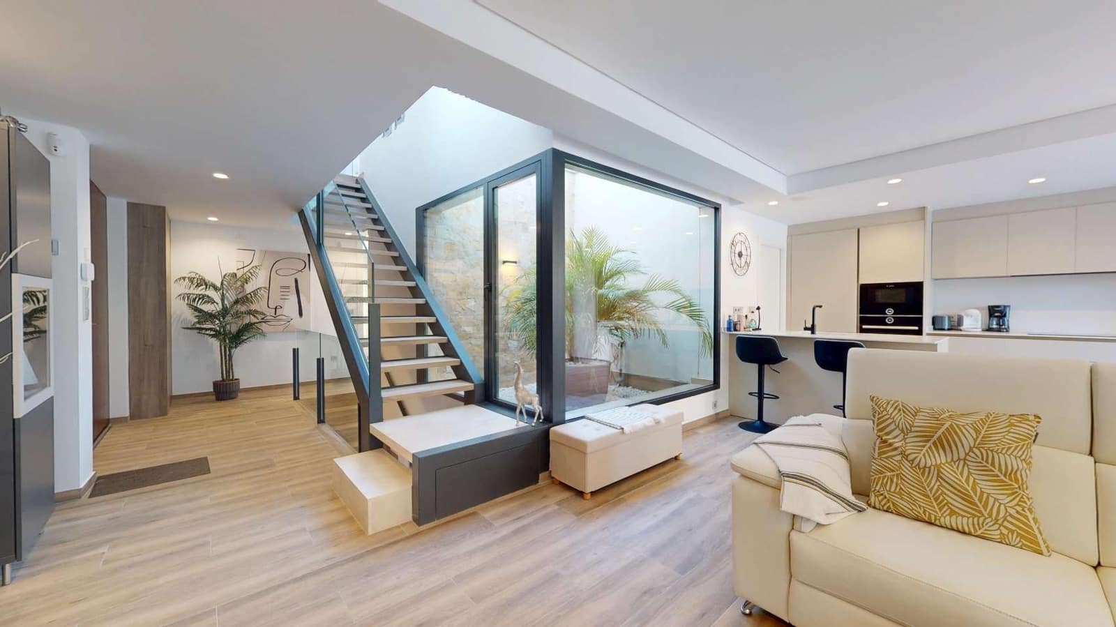 3 slaapkamer Villa te koop in Monforte del Cid met zwembad - € 795.000 (Ref: 9986974)