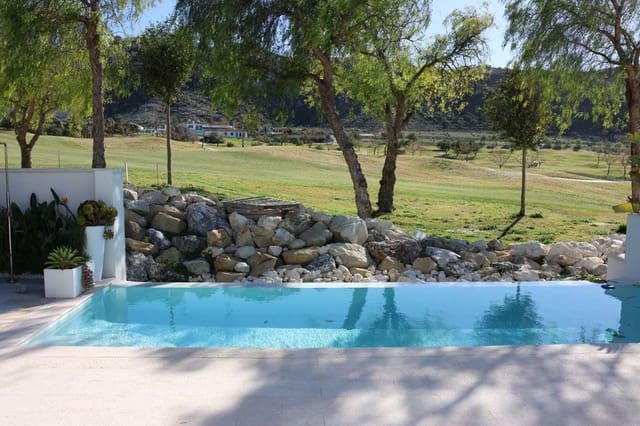 3 soveværelse Villa til salg i Monforte del Cid med swimmingpool - € 795.000 (Ref: 9986974)