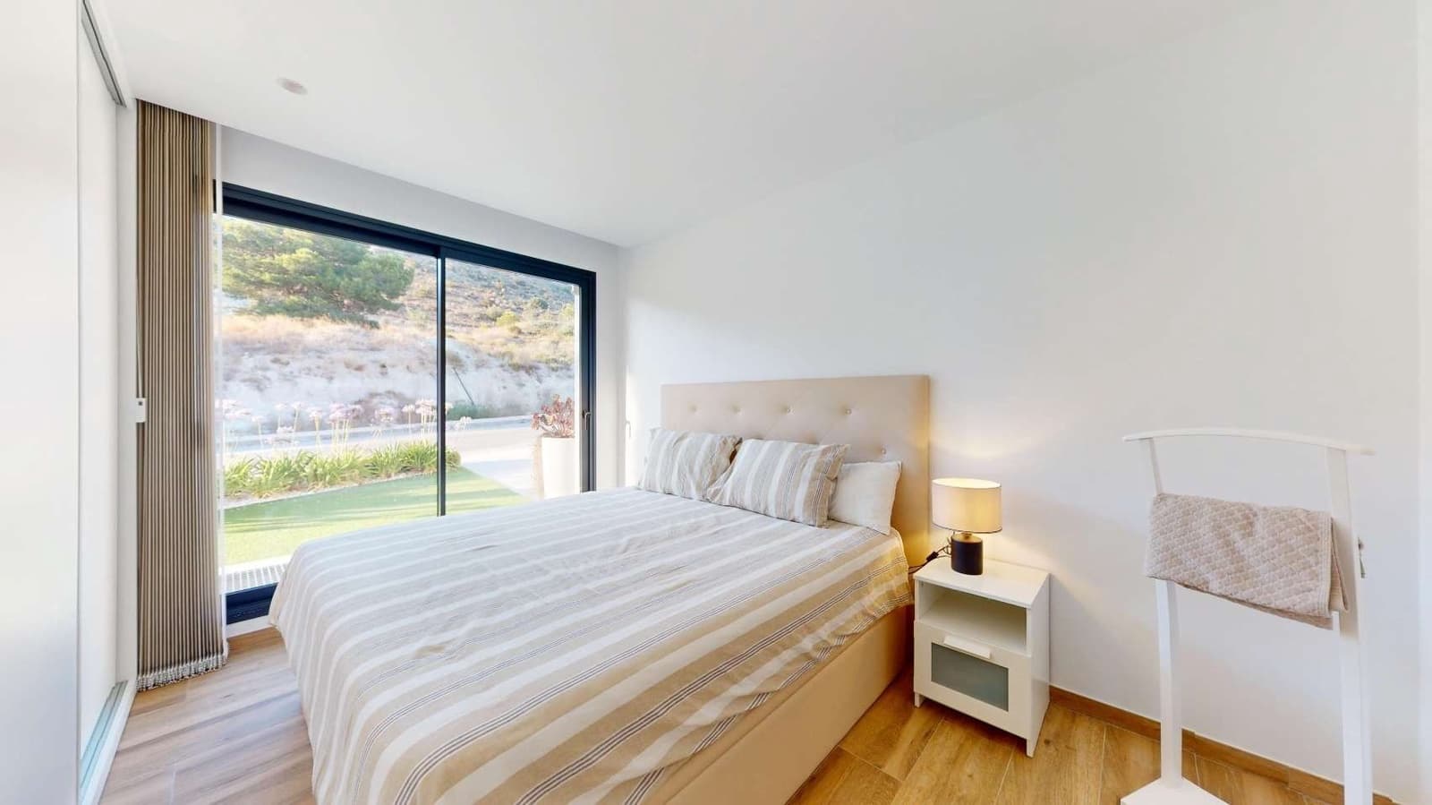 3 slaapkamer Villa te koop in Monforte del Cid met zwembad - € 795.000 (Ref: 9986974)