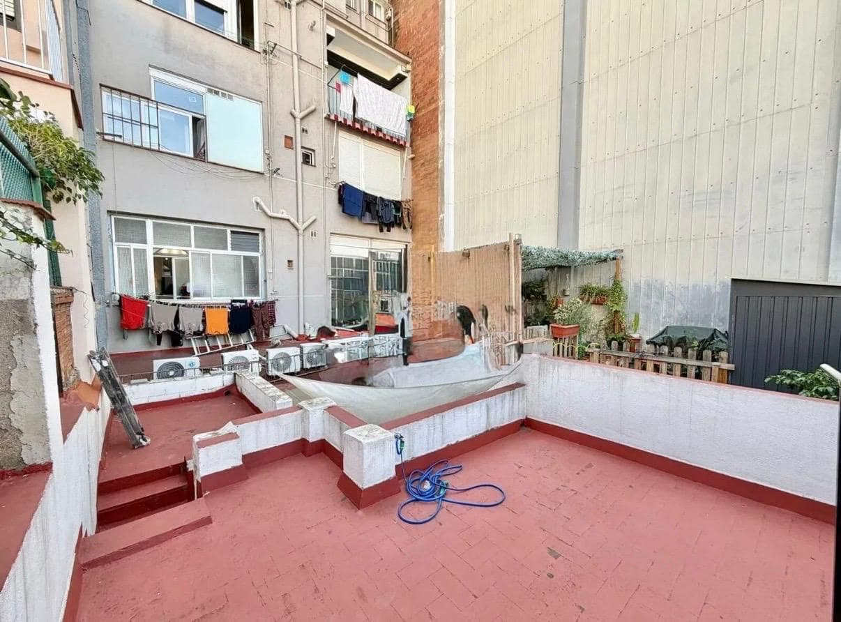 4 makuuhuone Asunto myytävänä paikassa L'Hospitalet de Llobregat - 240 000 € (Ref: 9510163)