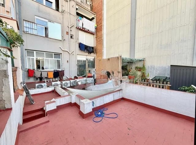 4 makuuhuone Asunto myytävänä paikassa L'Hospitalet de Llobregat - 240 000 € (Ref: 9510163)