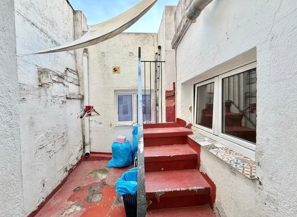 4 makuuhuone Asunto myytävänä paikassa L'Hospitalet de Llobregat - 240 000 € (Ref: 9510163)