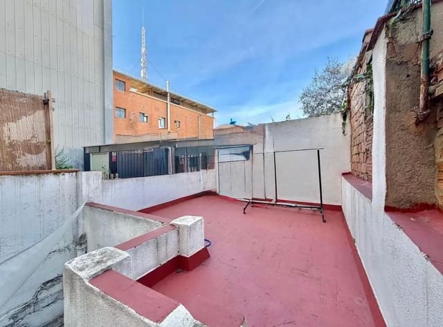 4 makuuhuone Asunto myytävänä paikassa L'Hospitalet de Llobregat - 240 000 € (Ref: 9510163)