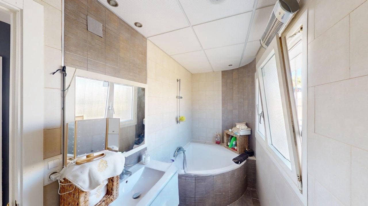 4 sovrum Villa till salu i Velez-Malaga med pool garage - 650 000 € (Ref: 9515857)