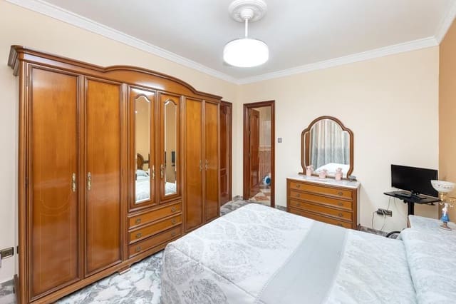 4 soverom Hus til salgs i Iznalloz med garasje - € 199 000 (Ref: 9531987)