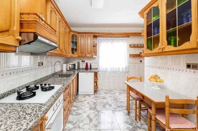 4 soverom Hus til salgs i Iznalloz med garasje - € 199 000 (Ref: 9531987)