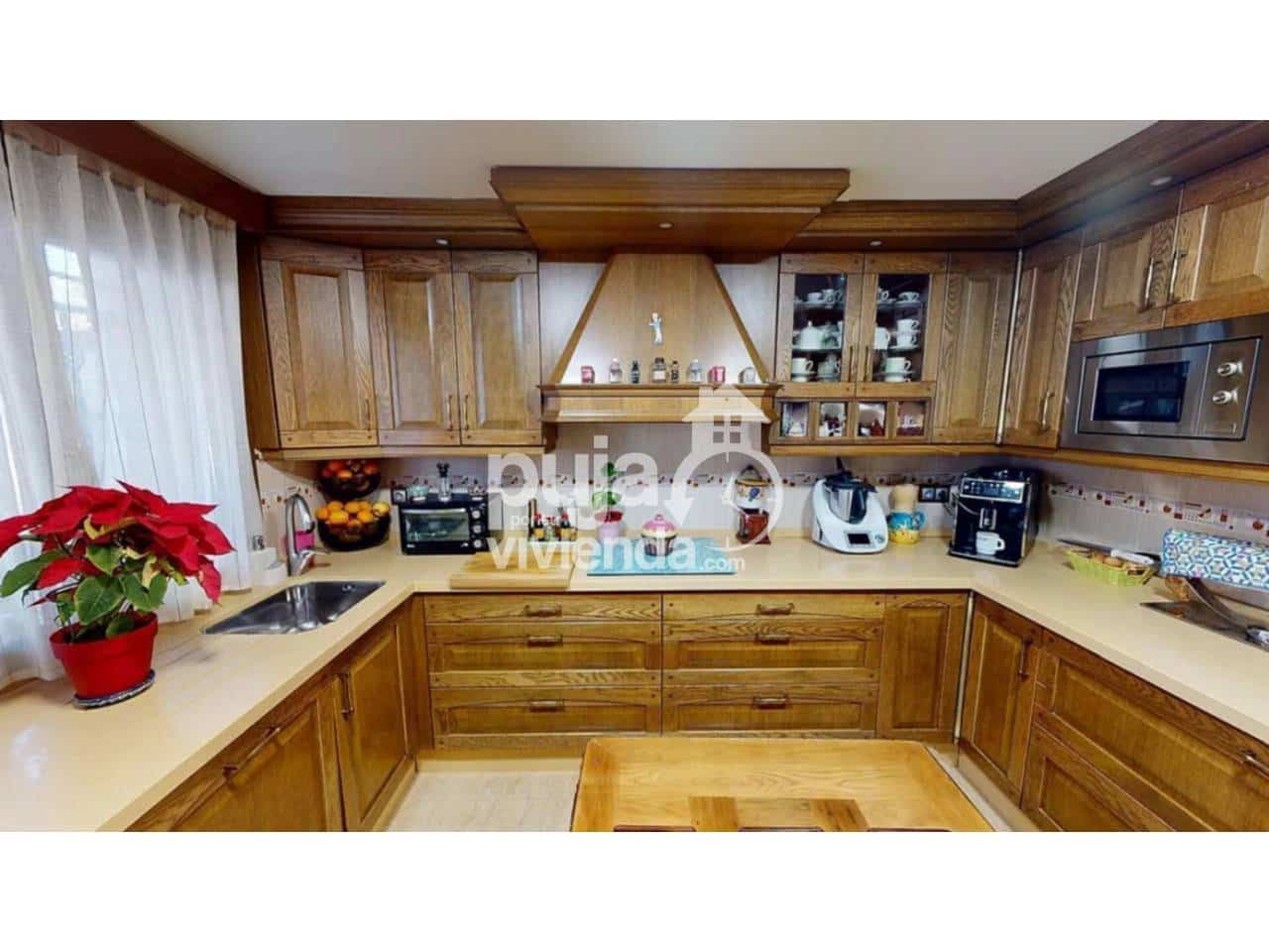 4 soveværelse Semi-Rækkehus til salg i Ogijares med swimmingpool garage - € 595.000 (Ref: 9540880)