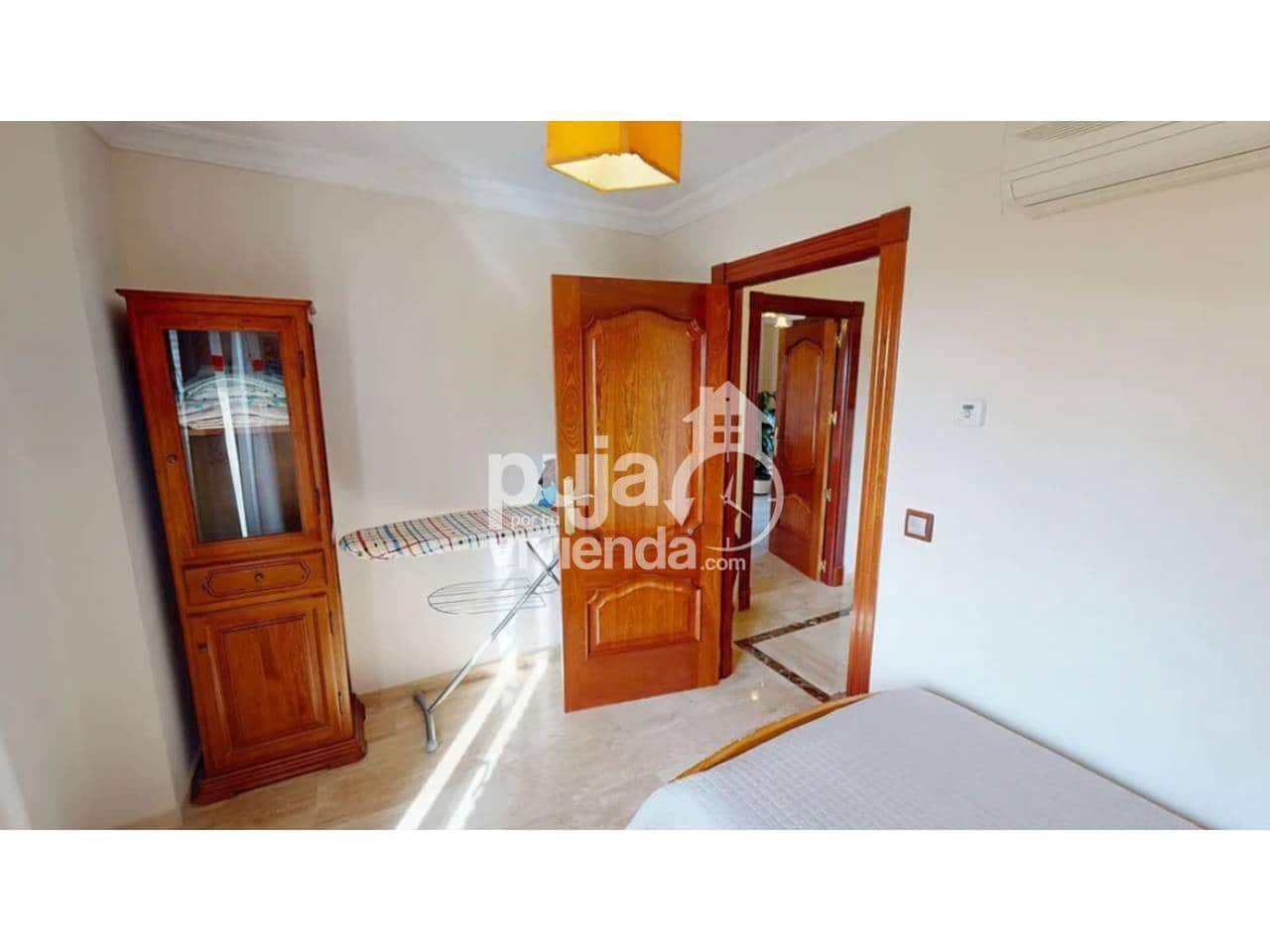 4 soveværelse Semi-Rækkehus til salg i Ogijares med swimmingpool garage - € 595.000 (Ref: 9540880)