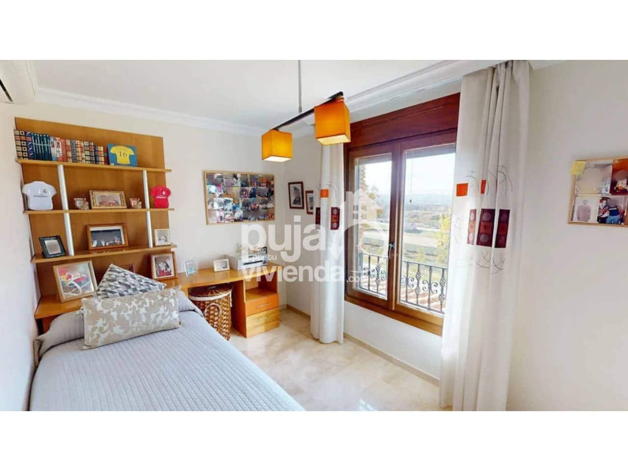 4 soveværelse Semi-Rækkehus til salg i Ogijares med swimmingpool garage - € 595.000 (Ref: 9540880)