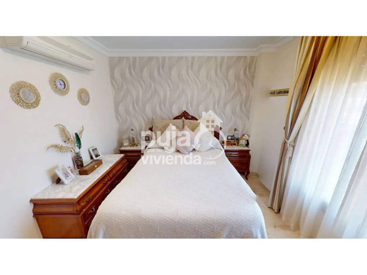 4 soveværelse Semi-Rækkehus til salg i Ogijares med swimmingpool garage - € 595.000 (Ref: 9540880)