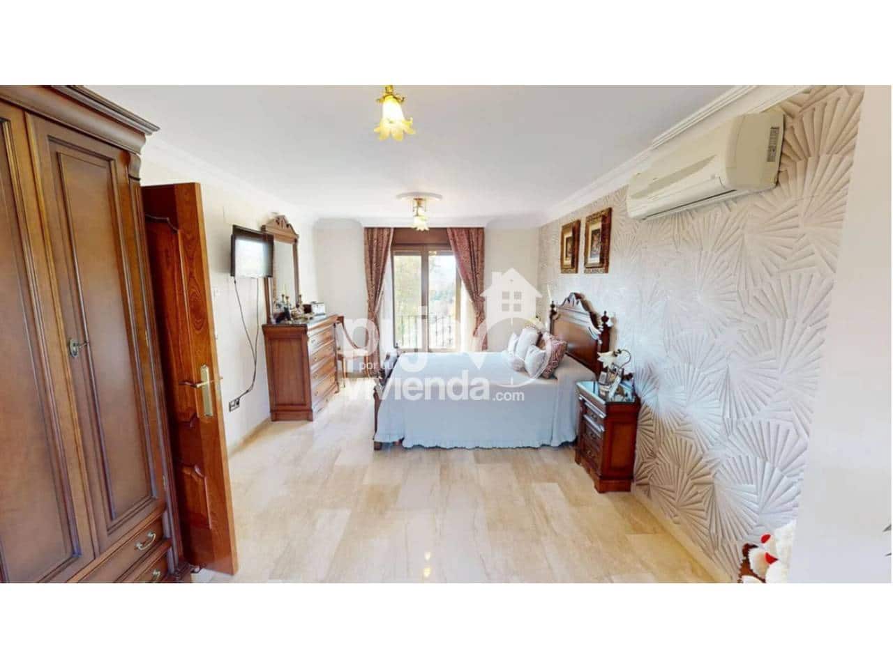 4 soveværelse Semi-Rækkehus til salg i Ogijares med swimmingpool garage - € 595.000 (Ref: 9540880)