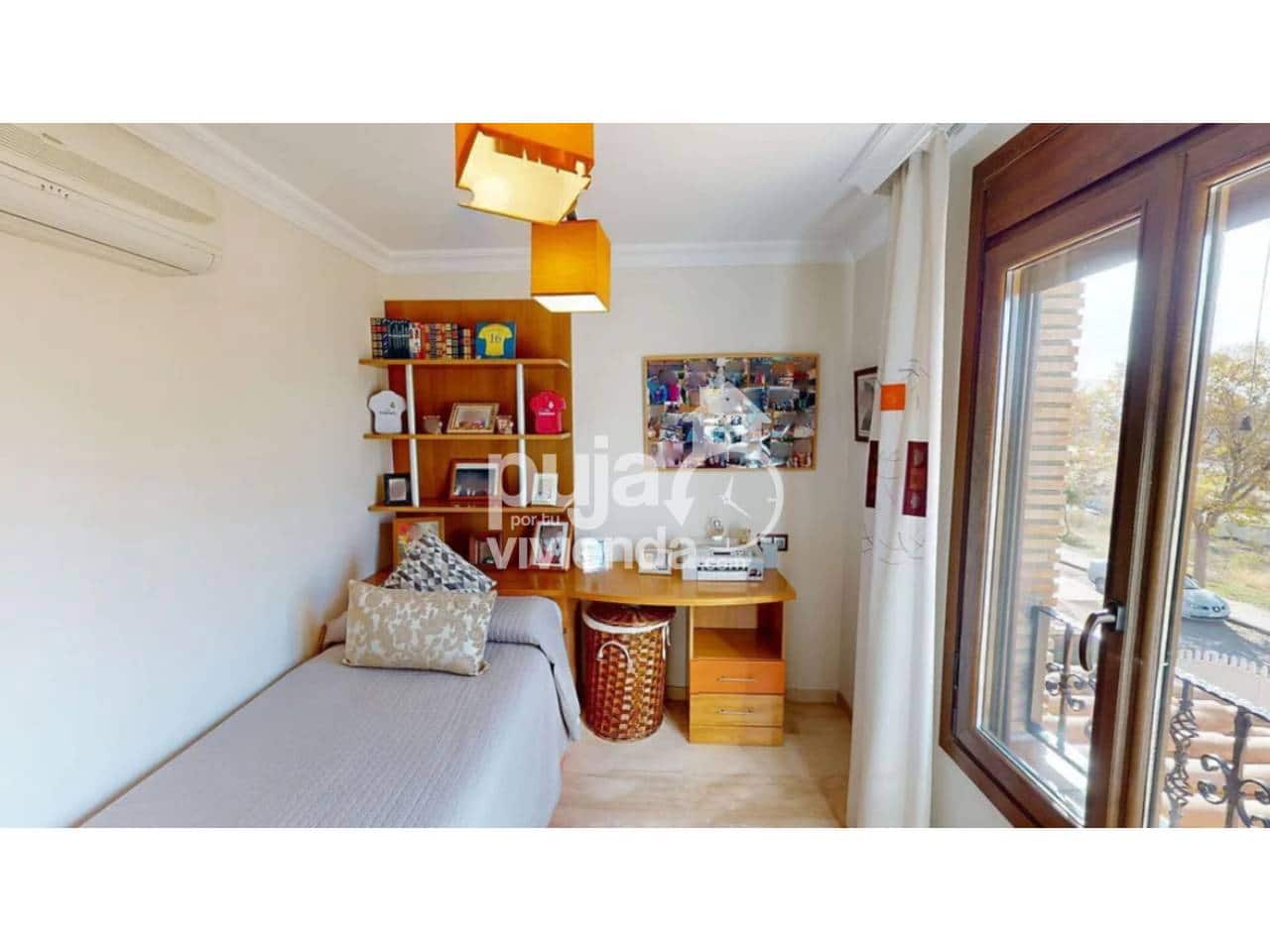 4 soveværelse Semi-Rækkehus til salg i Ogijares med swimmingpool garage - € 595.000 (Ref: 9540880)