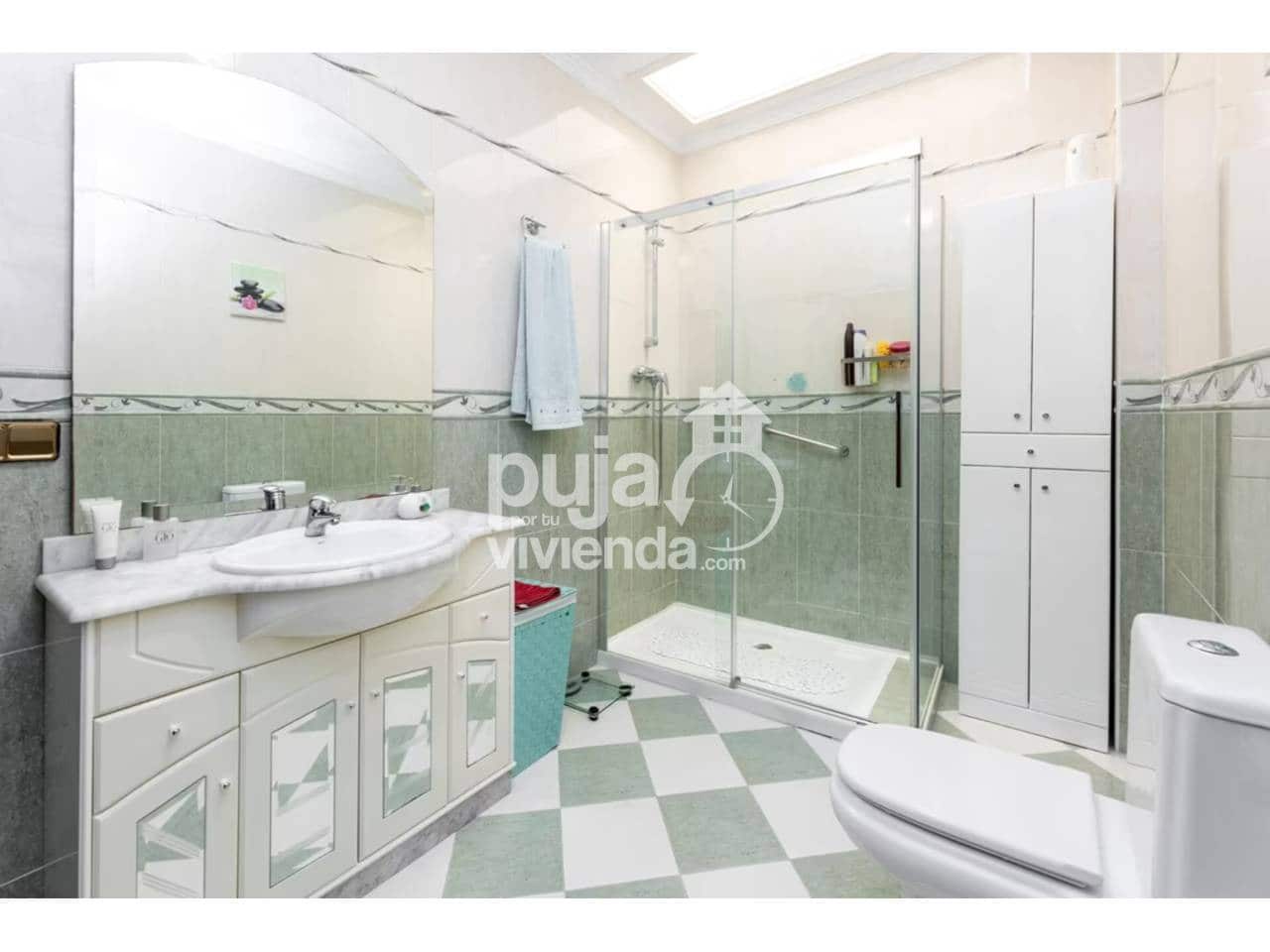 4 bedroom Townhouse for sale in Iznalloz with garage - € 199,000 (Ref: 9540881)