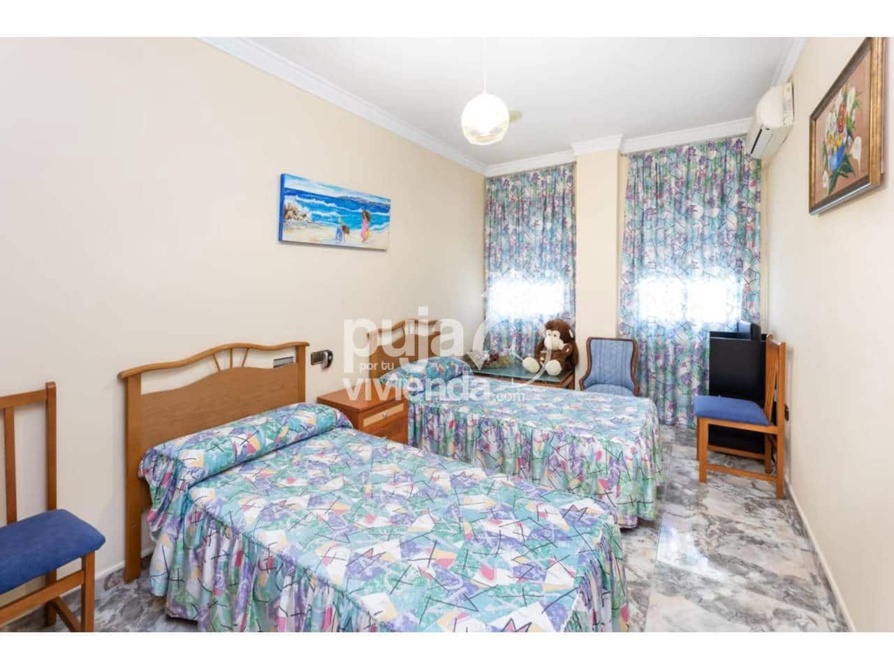 4 bedroom Townhouse for sale in Iznalloz with garage - € 199,000 (Ref: 9540881)