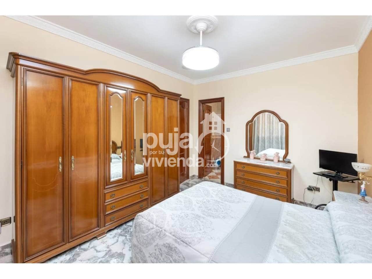 4 bedroom Townhouse for sale in Iznalloz with garage - € 199,000 (Ref: 9540881)