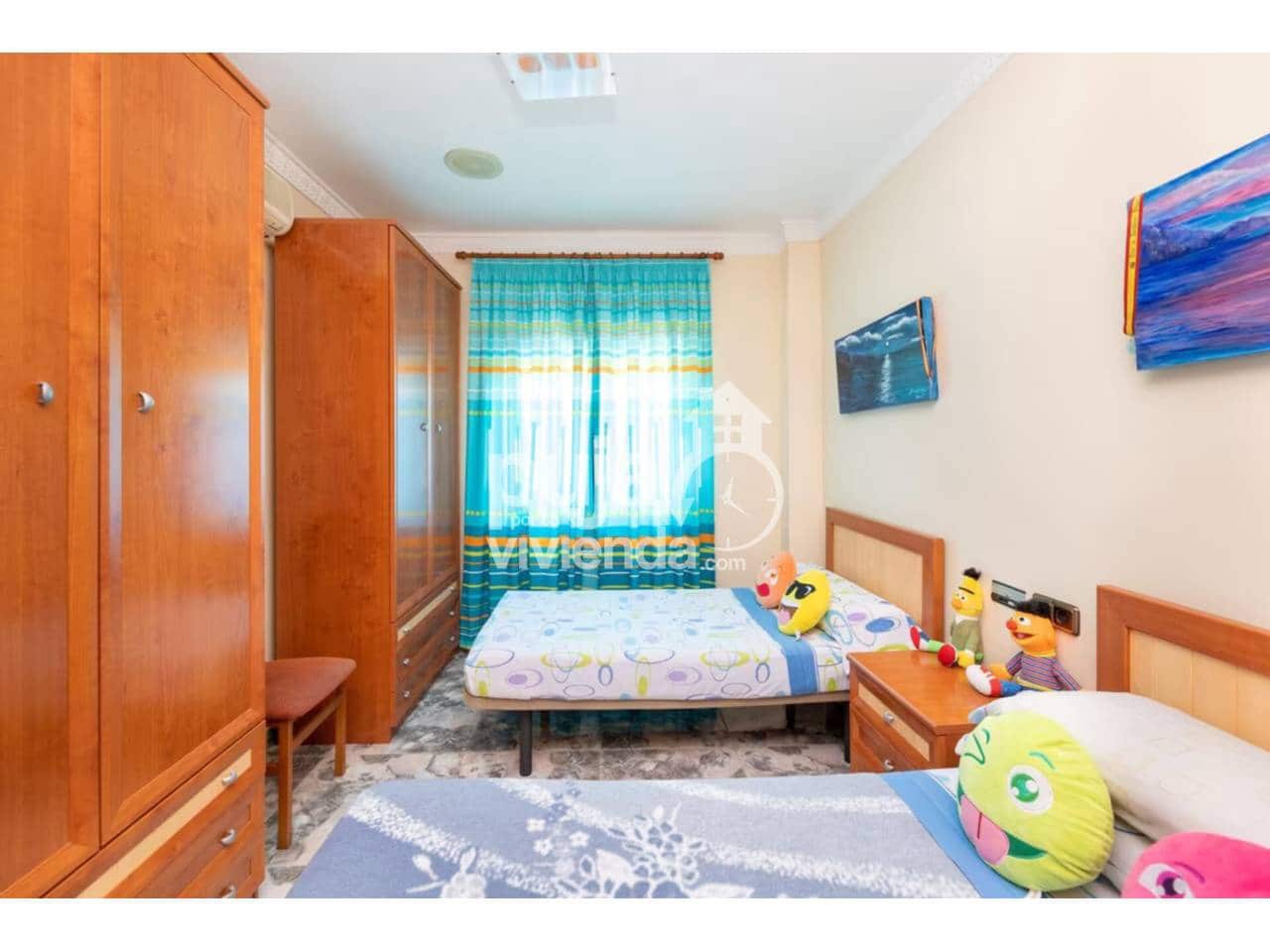 4 bedroom Townhouse for sale in Iznalloz with garage - € 199,000 (Ref: 9540881)